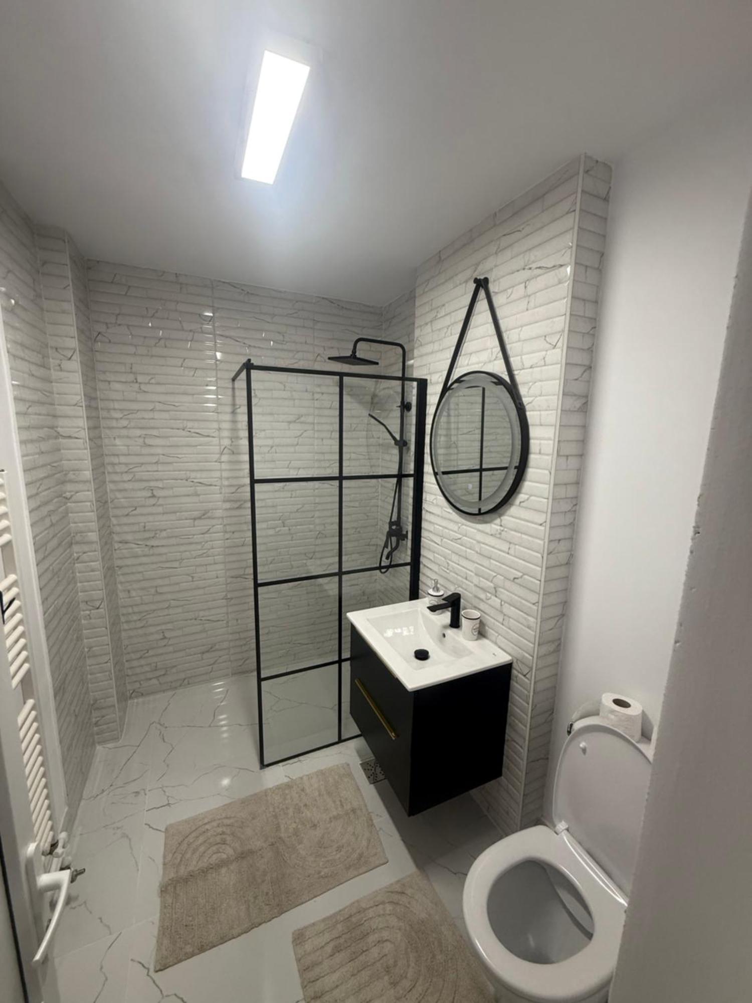 Modernul Apartament De Langa Castel Хунедоара Екстериор снимка
